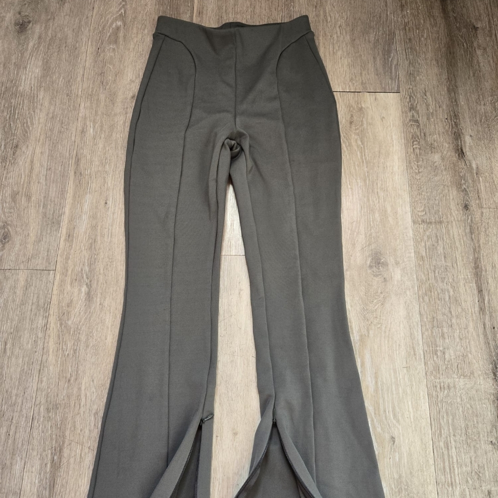 Alo Yoga Airbrush Flutter Leggings Size XSmall Green Color - Picture 2 of 6
